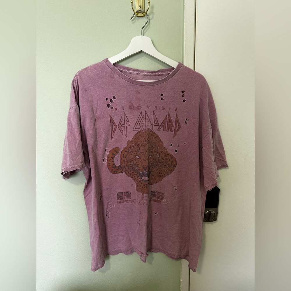 Def Leppard Graphic T-Shirt